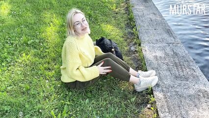 Встреча на улице со зрелой звездой виртуального секса.