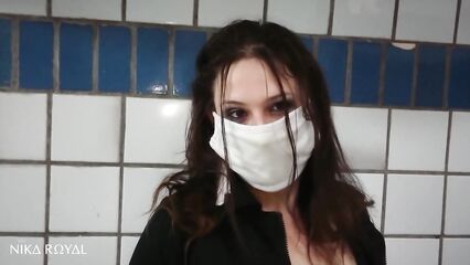 За деньги, секс в жопу с Русской проституткой в подземном переходе.