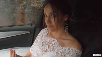 Замутил с невестой сбежавшей со свадьбы.